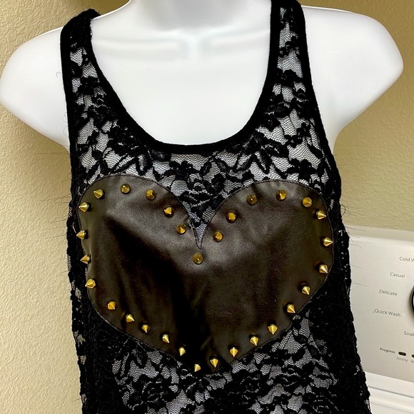Black lace tank with a heart - Picture 3 of 6